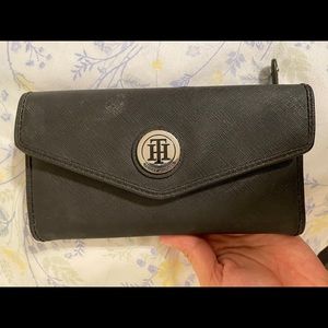 Tommy Hilfiger Black Women’s Clutch Wallet